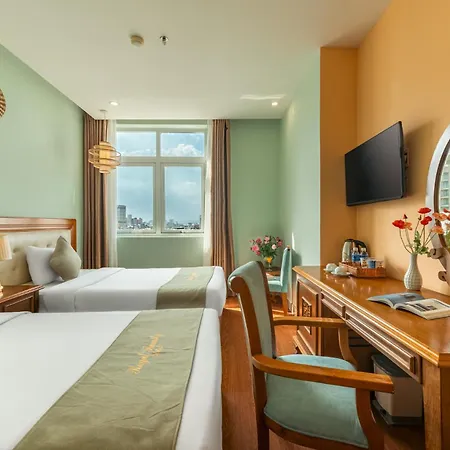 Royal Family Hotel-2